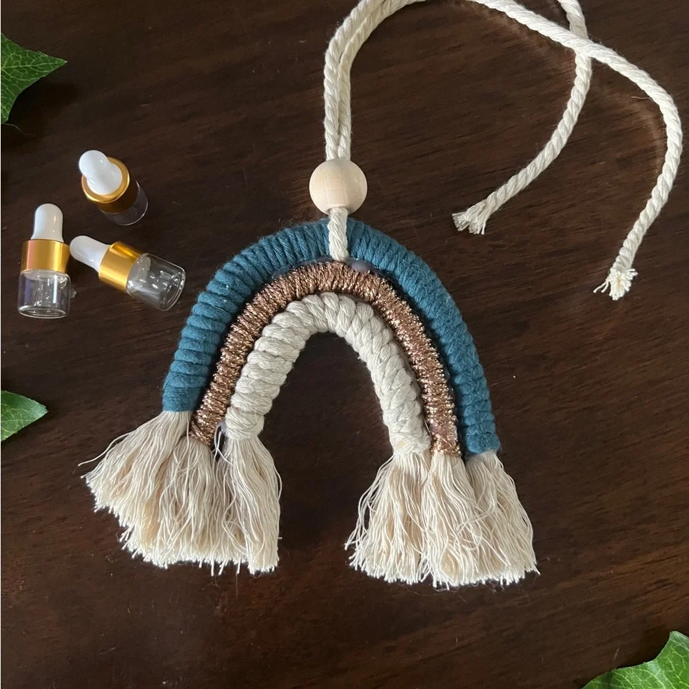 Macrame essential oil diffuser - Picture 1 of 3